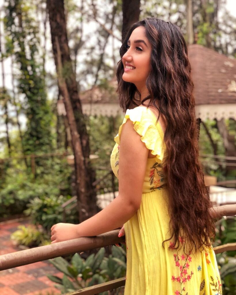 Ashnoor Kaur Age, Education, Figure, Height, Parents, Family, Boyfriend,  Husband, Children, Photos, Movies, Profession, Career, Income, Net Worth,  Religion, Wiki, Biography, & More