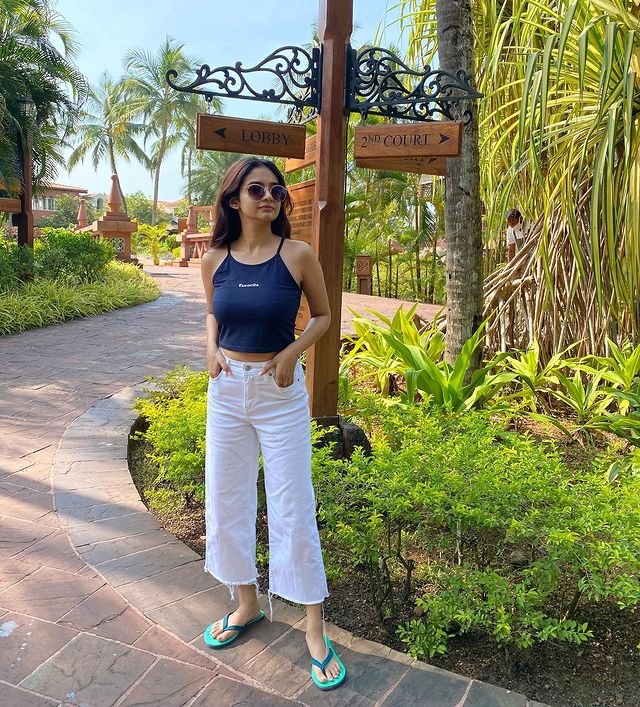 Anushka-Sen-10