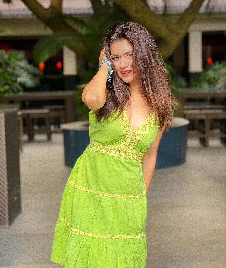 Avneet-Kaur-23