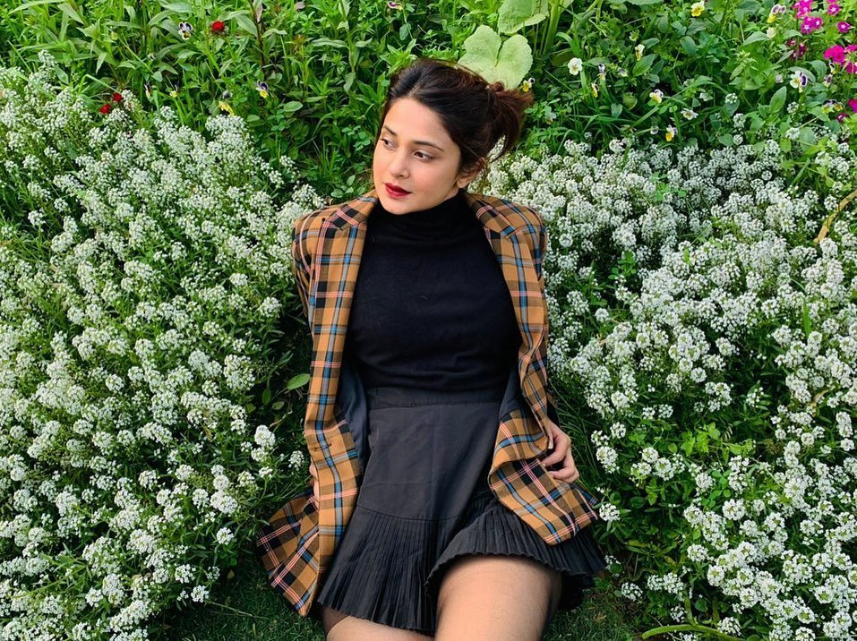 Jennifer-Winget-22