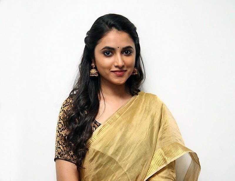 Priyanka-Arul-Mohan-15