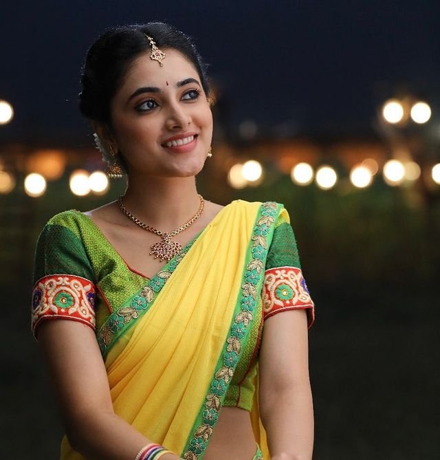 Priyanka-Arul-Mohan-3