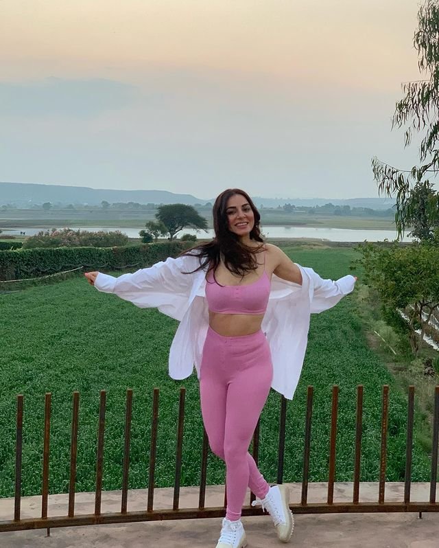 Shraddha-Arya-5